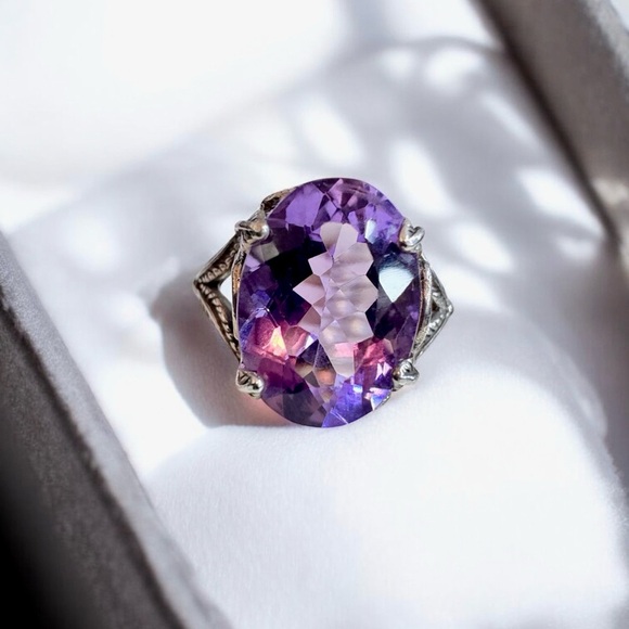 Estate 6ct Color-Changing Amethyst Sterling Silver Ring (8) - Picture 5 of 7